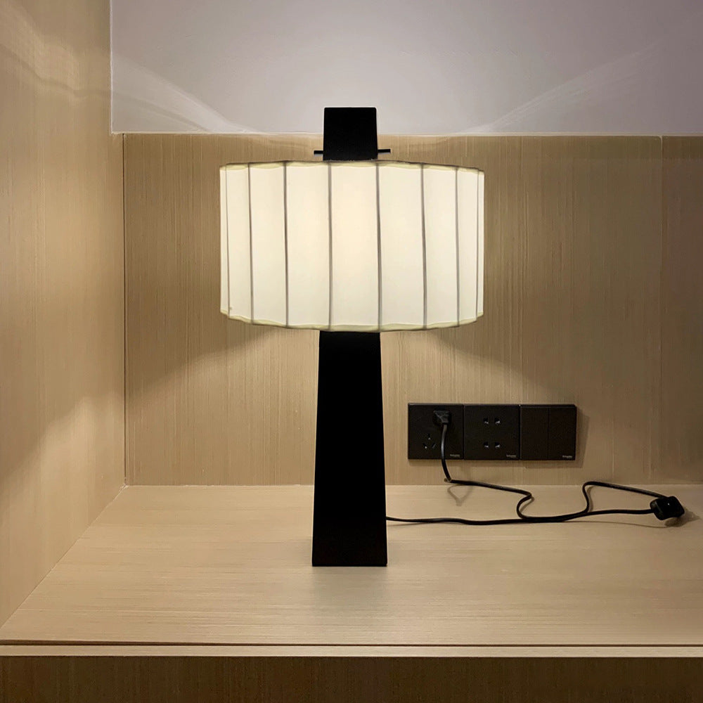 Modern Living Room Table Lamp Silent Style Designer Lamp